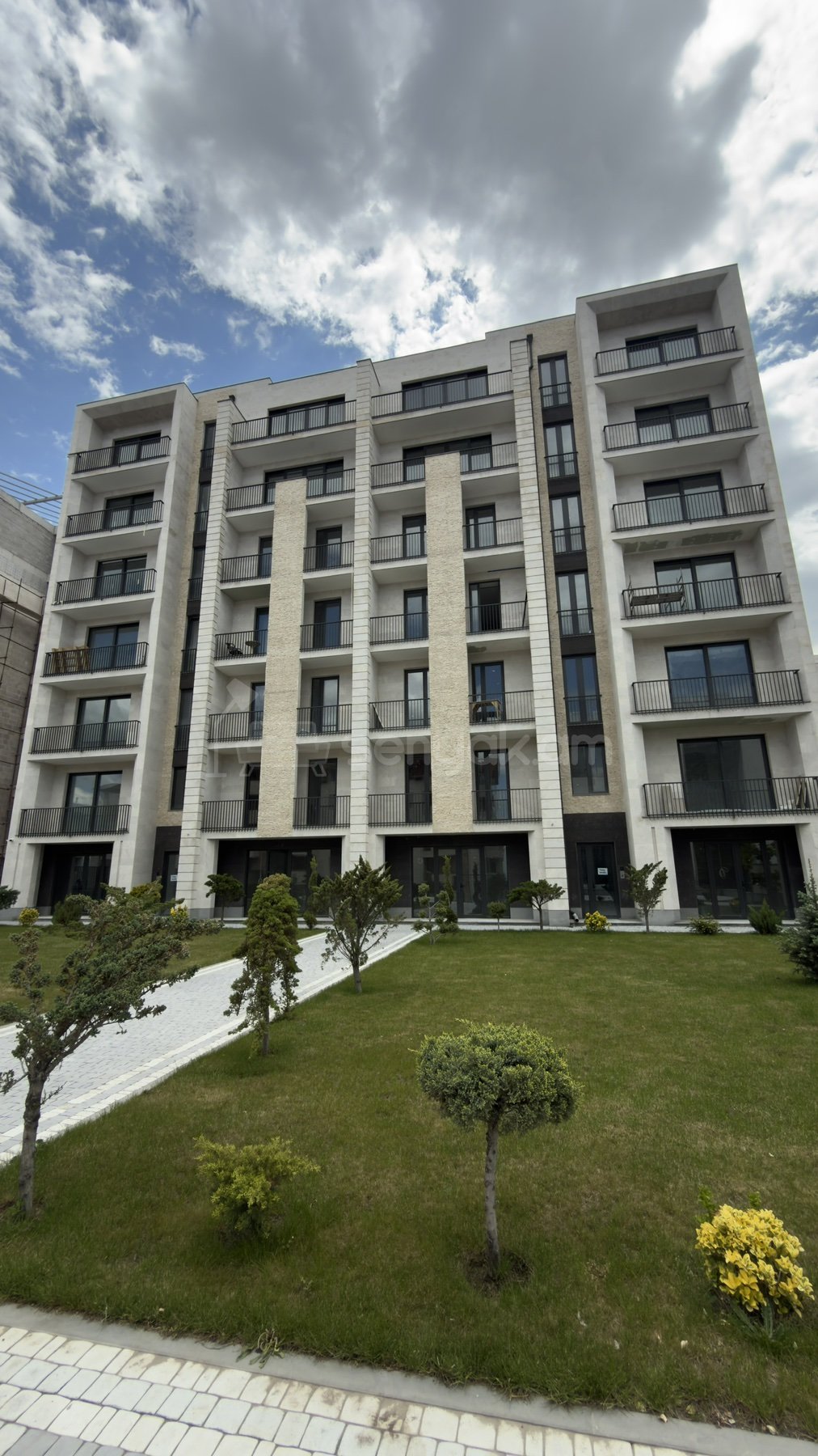 4 Սենյականոց Բնակարան Նորակառույցում, 135քմ, 6/7 հարկ, Զրոյական Վիճակում