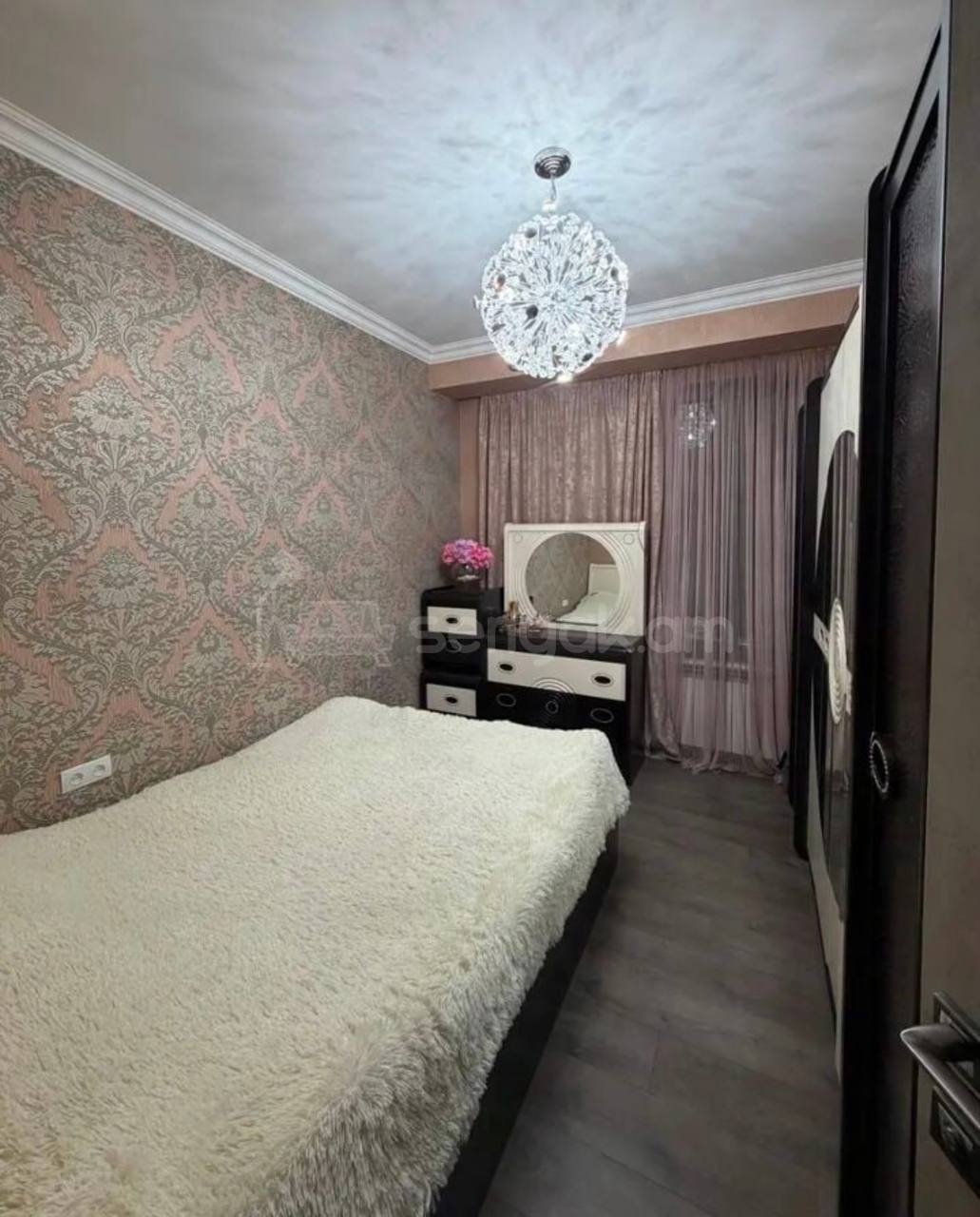 4 Սենյականոց Բնակարան Քարե Շենքում, 94քմ, 4/5 հարկ, Կապիտալ Վերանորոգված