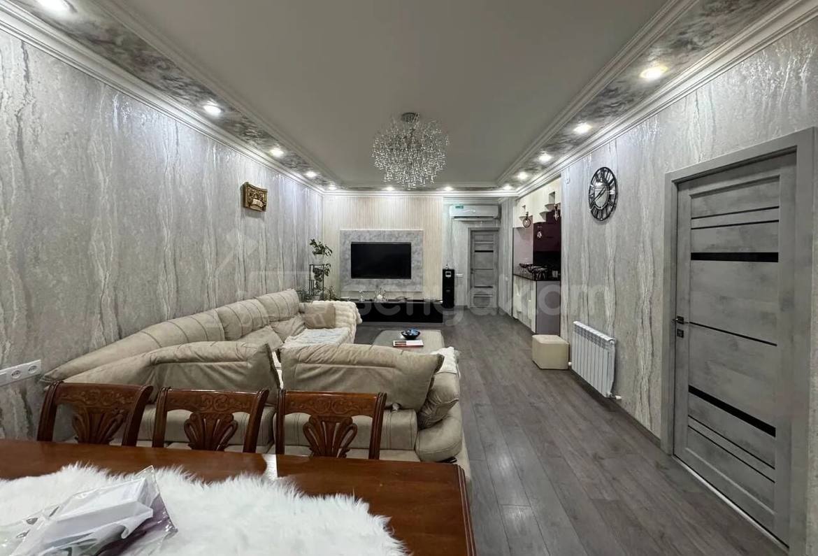 4 Սենյականոց Բնակարան Քարե Շենքում, 94քմ, 4/5 հարկ, Կապիտալ Վերանորոգված