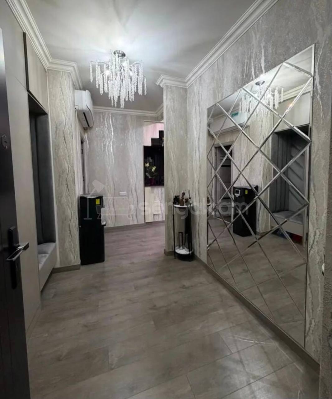 4 Սենյականոց Բնակարան Քարե Շենքում, 94քմ, 4/5 հարկ, Կապիտալ Վերանորոգված