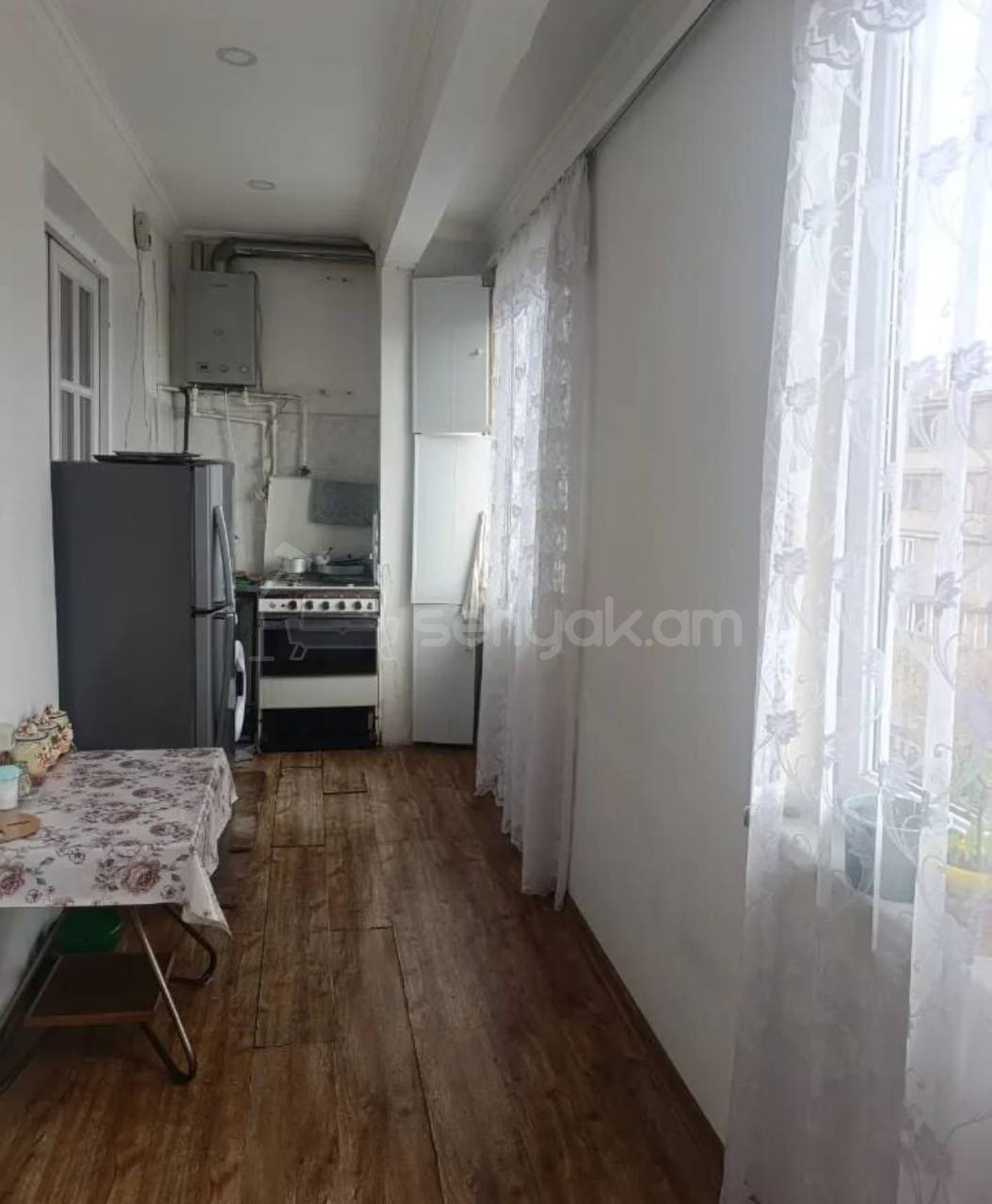 1 Սենյականոց Բնակարան Քարե Շենքում, 42քմ, 5/5 հարկ, Նորմալ Վիճակում