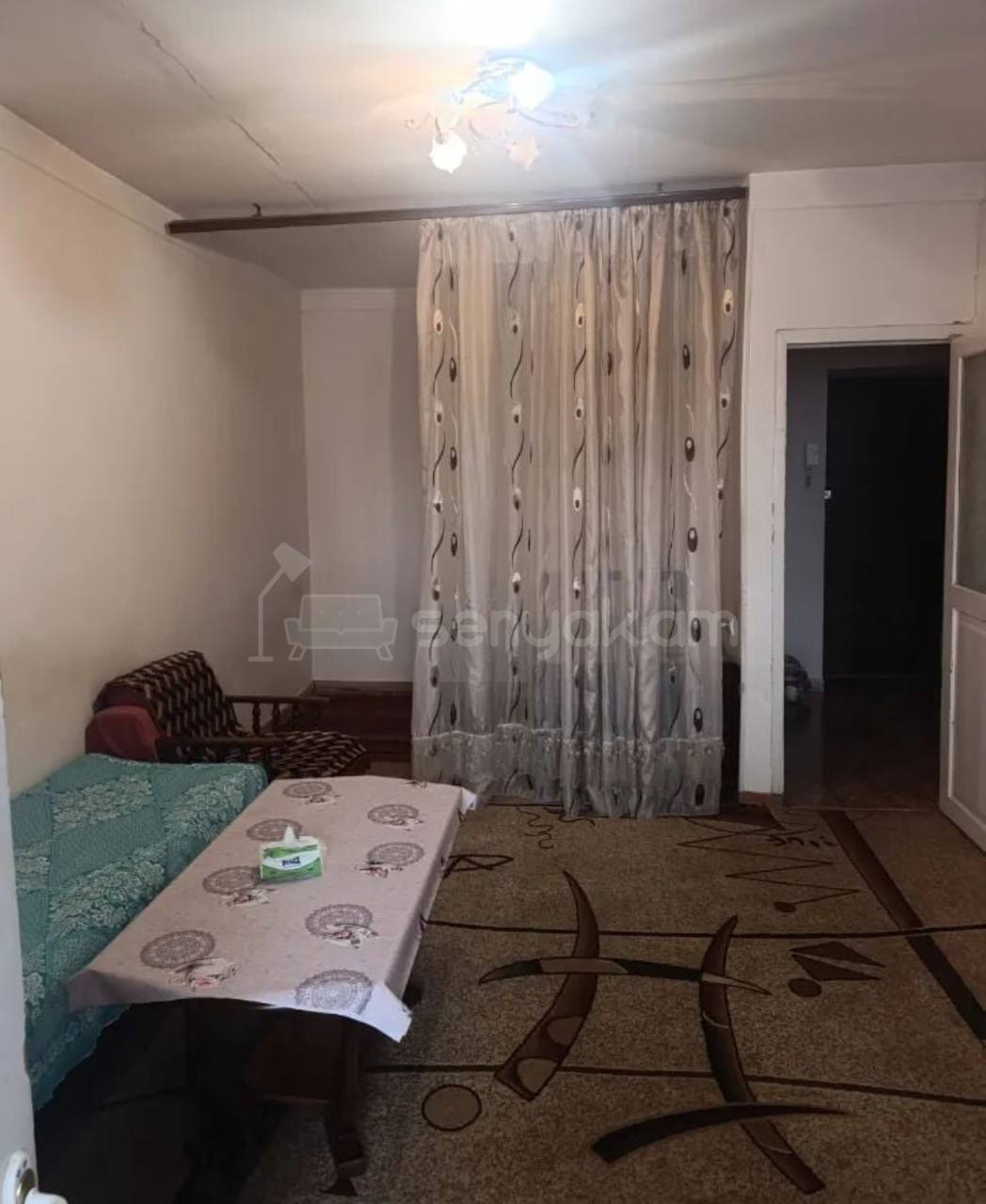 1 Սենյականոց Բնակարան Քարե Շենքում, 42քմ, 5/5 հարկ, Նորմալ Վիճակում