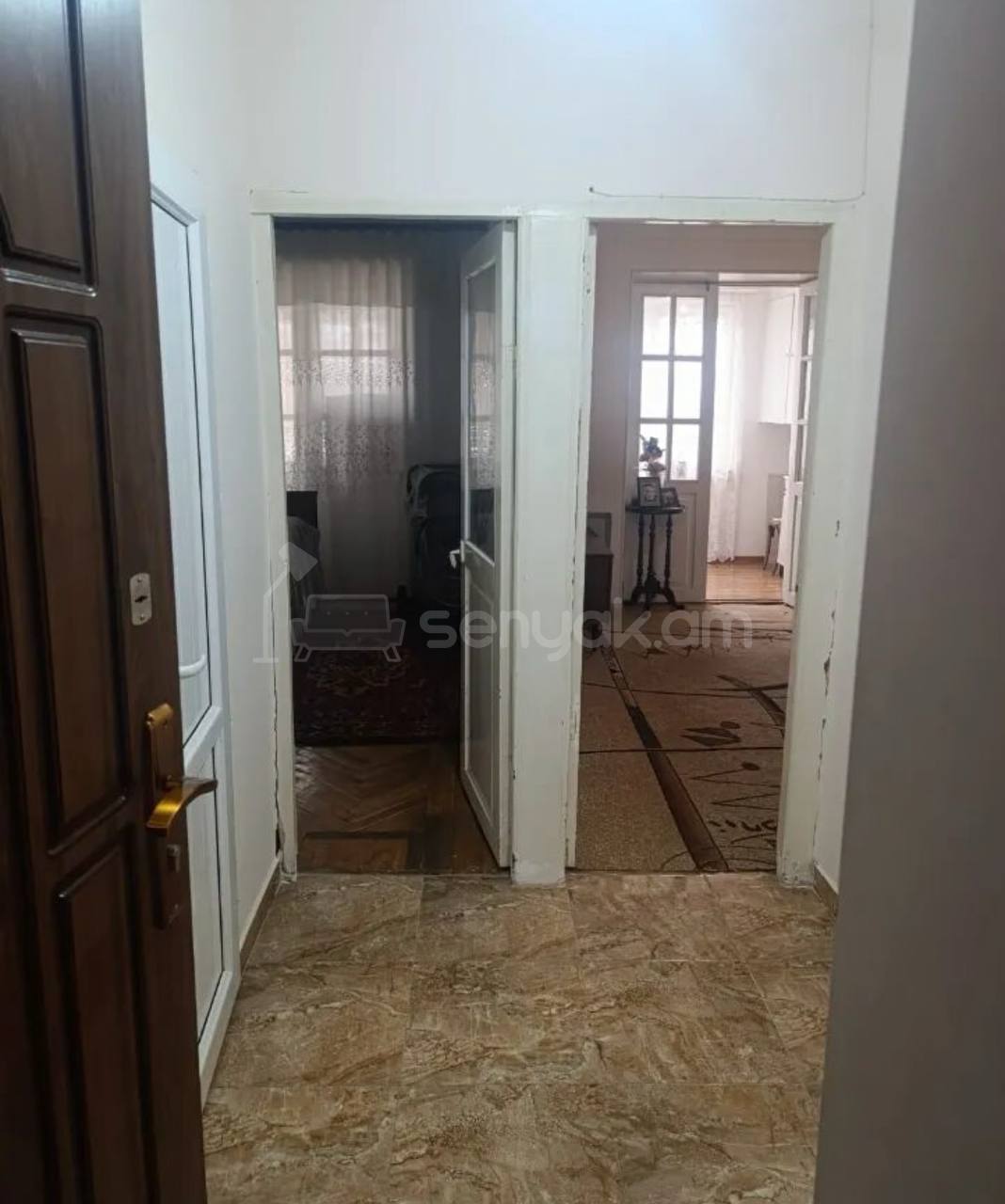 1 Սենյականոց Բնակարան Քարե Շենքում, 42քմ, 5/5 հարկ, Նորմալ Վիճակում