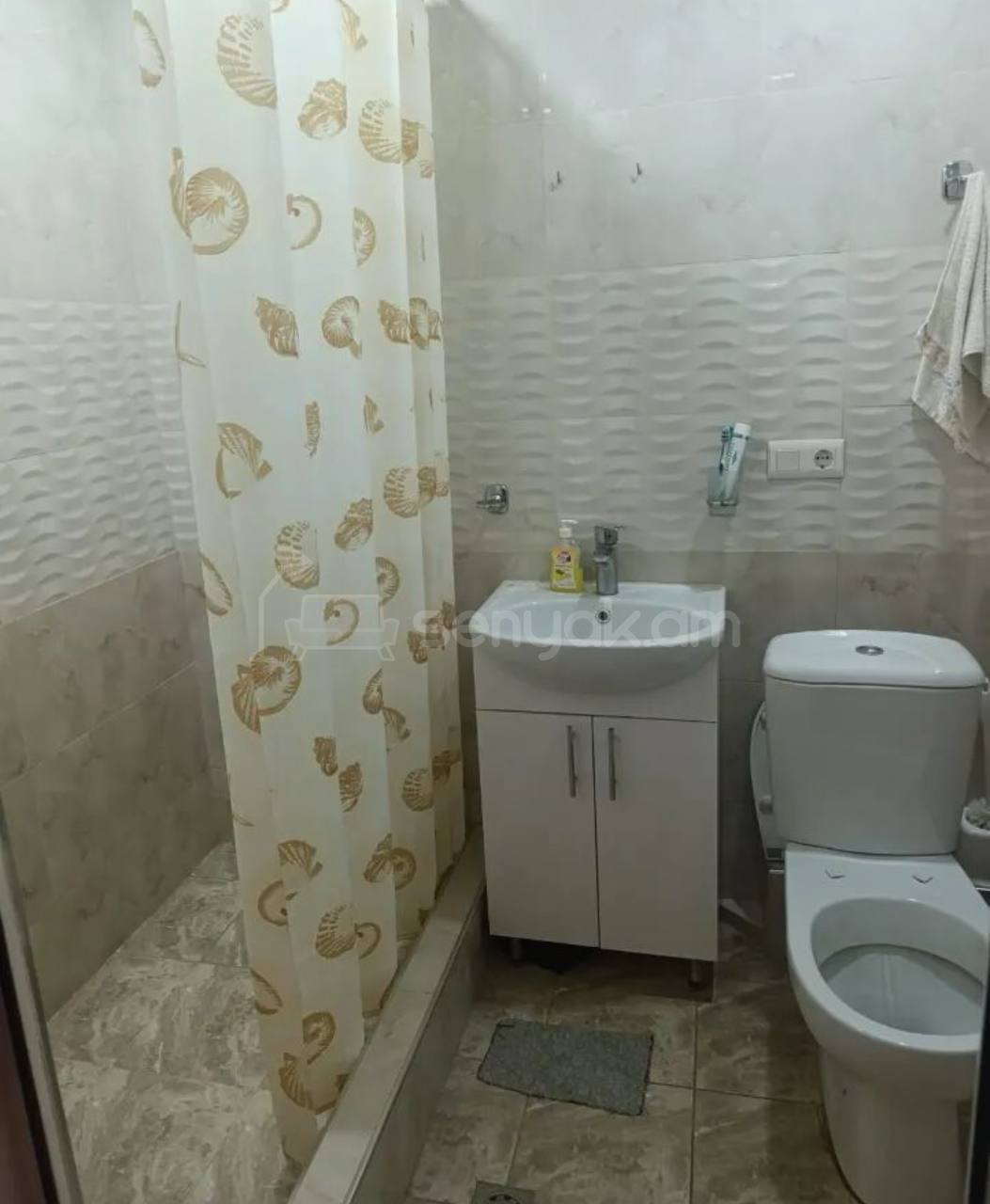 1 Սենյականոց Բնակարան Քարե Շենքում, 42քմ, 5/5 հարկ, Նորմալ Վիճակում