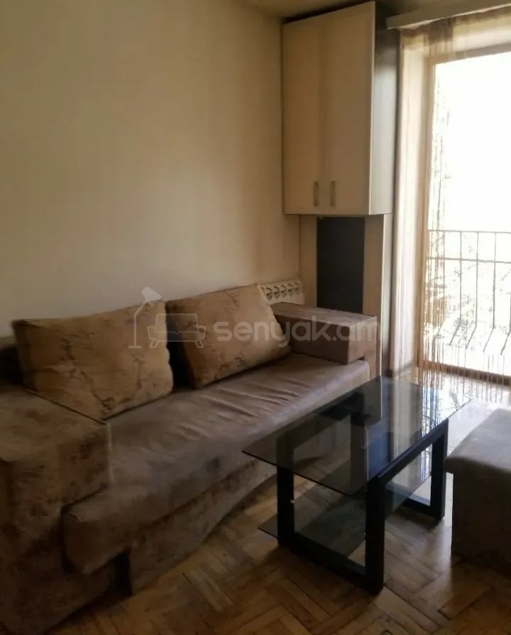 2 Սենյականոց Բնակարան Քարե Շենքում, 40քմ, 5/5 հարկ, Կապիտալ Վերանորոգված, Կահավորված