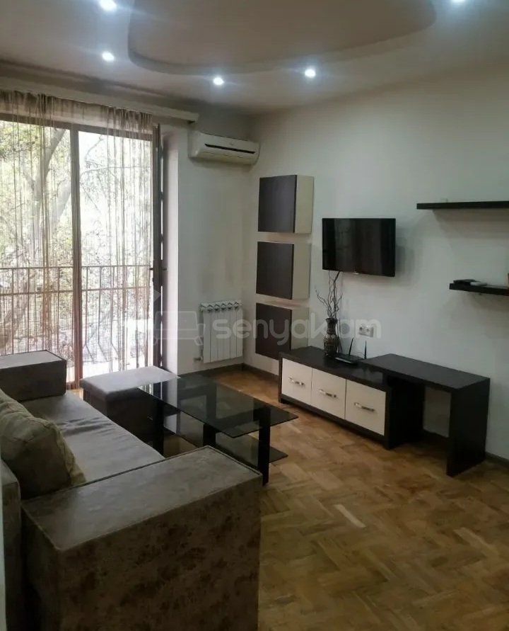2 Սենյականոց Բնակարան Քարե Շենքում, 40քմ, 5/5 հարկ, Կապիտալ Վերանորոգված, Կահավորված
