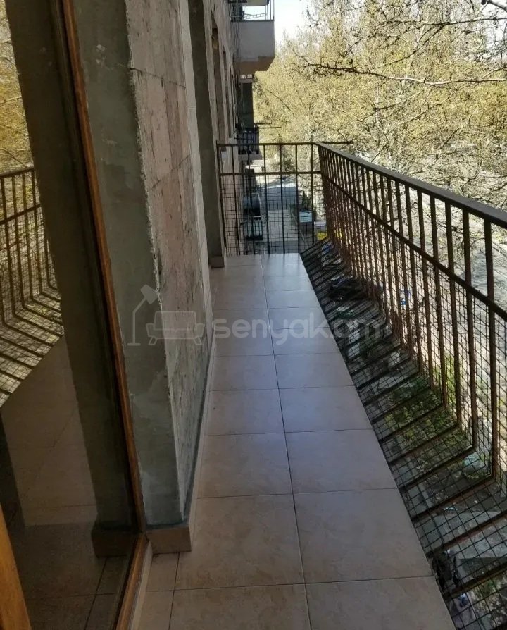 2 Սենյականոց Բնակարան Քարե Շենքում, 40քմ, 5/5 հարկ, Կապիտալ Վերանորոգված, Կահավորված