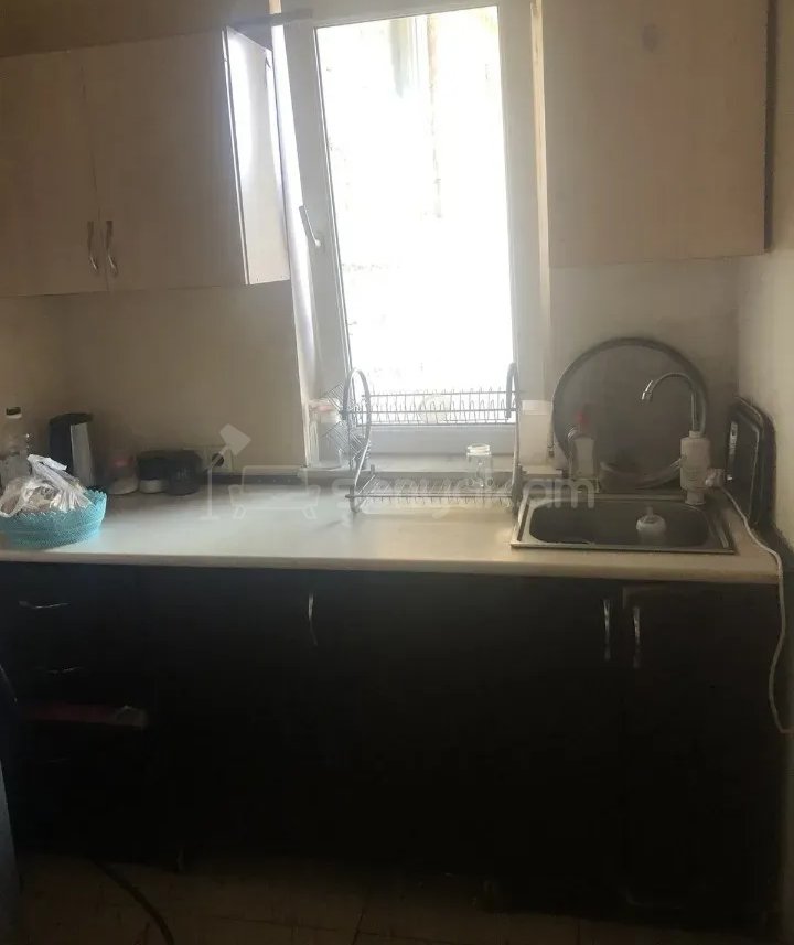 1 Սենյականոց Բնակարան Քարե Շենքում, 34քմ, 1/1 հարկ, Նորմալ Վիճակում, Կահավորված