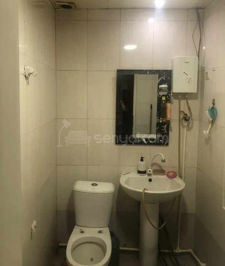 1 Սենյականոց Բնակարան Քարե Շենքում, 34քմ, 1/1 հարկ, Նորմալ Վիճակում, Կահավորված