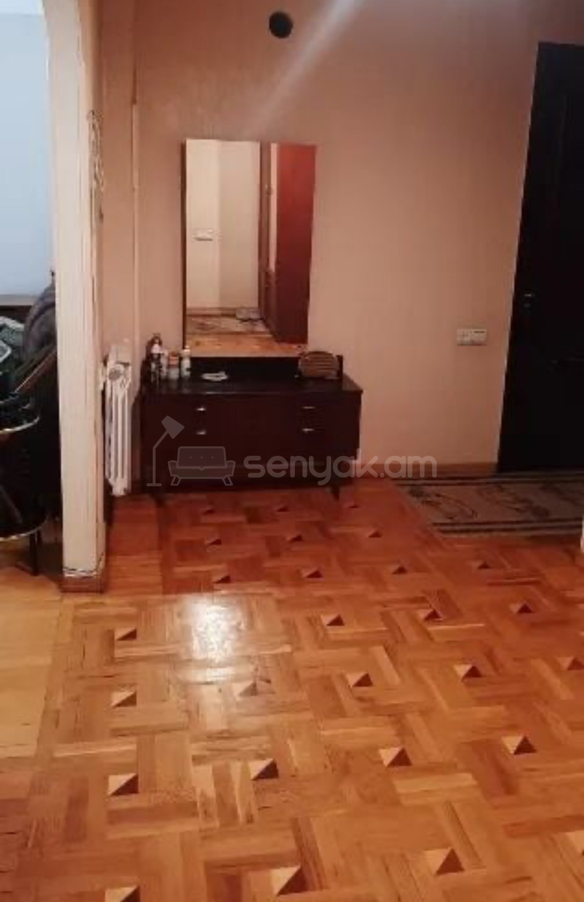 3 Սենյականոց Բնակարան Քարե Շենքում, 83քմ, 3/5 հարկ, Նորմալ Վիճակում, Կահավորված