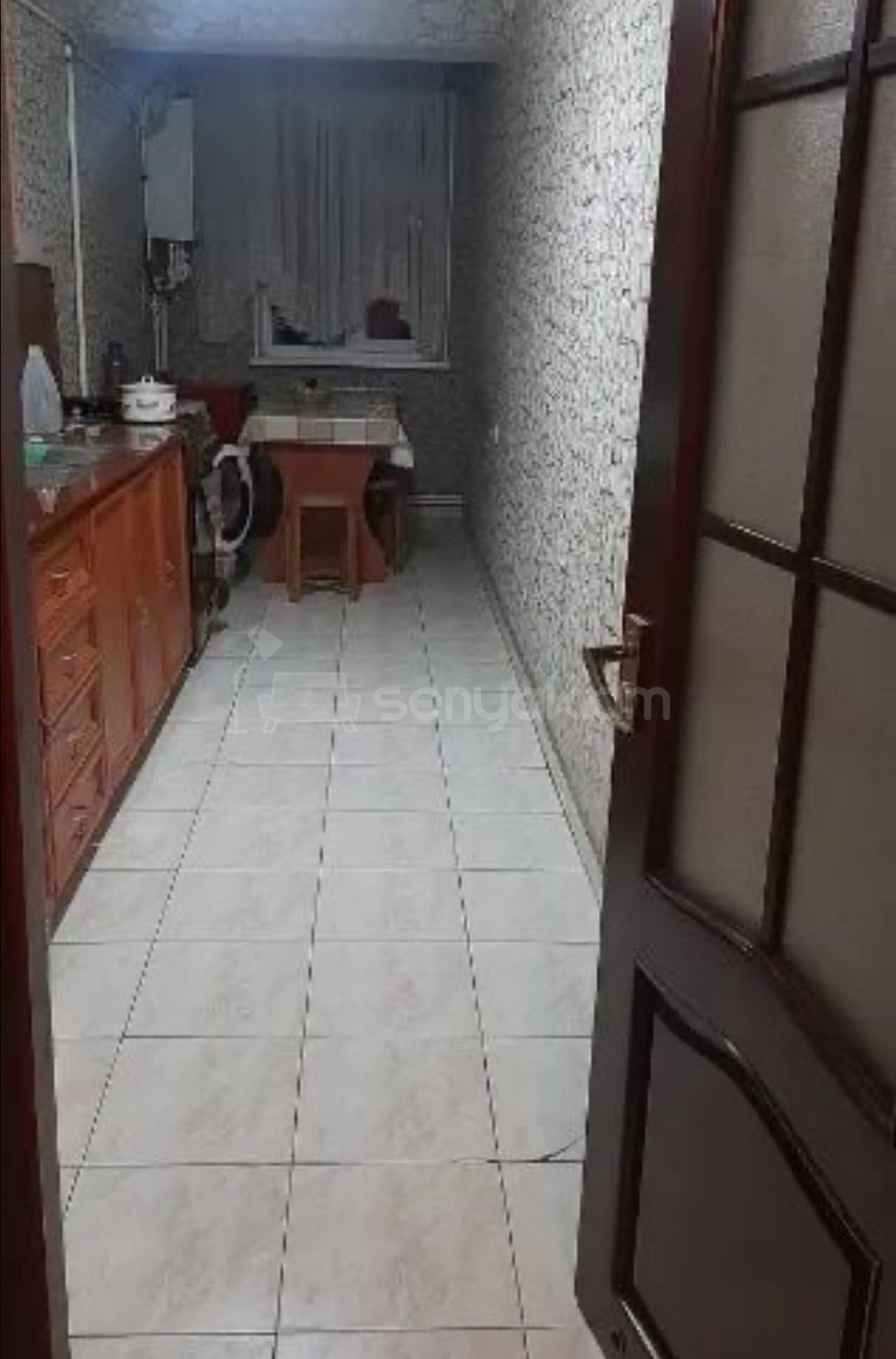 3 Սենյականոց Բնակարան Քարե Շենքում, 83քմ, 3/5 հարկ, Նորմալ Վիճակում, Կահավորված
