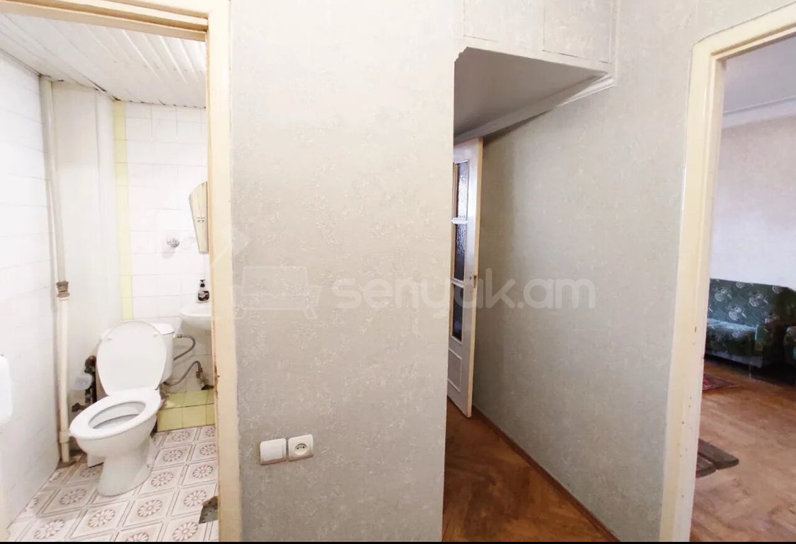 2 Սենյականոց Բնակարան Քարե Շենքում, 46քմ, 3/5 հարկ, Նորմալ Վիճակում, Կահավորված