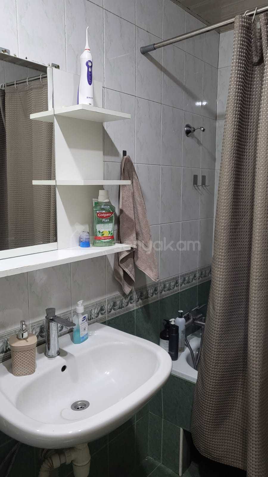 2 Սենյականոց Բնակարան Քարե Շենքում, 78քմ, 5/5 հարկ, Կապիտալ Վերանորոգված, Կահավորված, Արևկող
