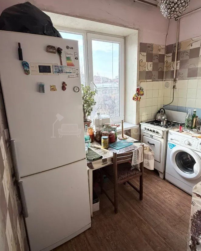 1 Սենյականոց Բնակարան Քարե Շենքում, 37քմ, 5/5 հարկ, Կոսմետիկ Վերանորոգված