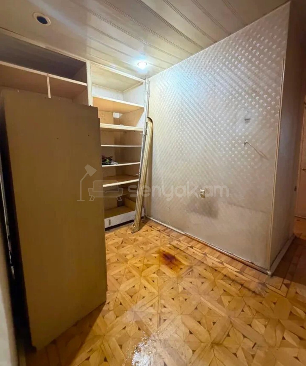 4 Սենյականոց Բնակարան Քարե Շենքում, 94քմ, 2/4 հարկ, Պետական Վիճակում