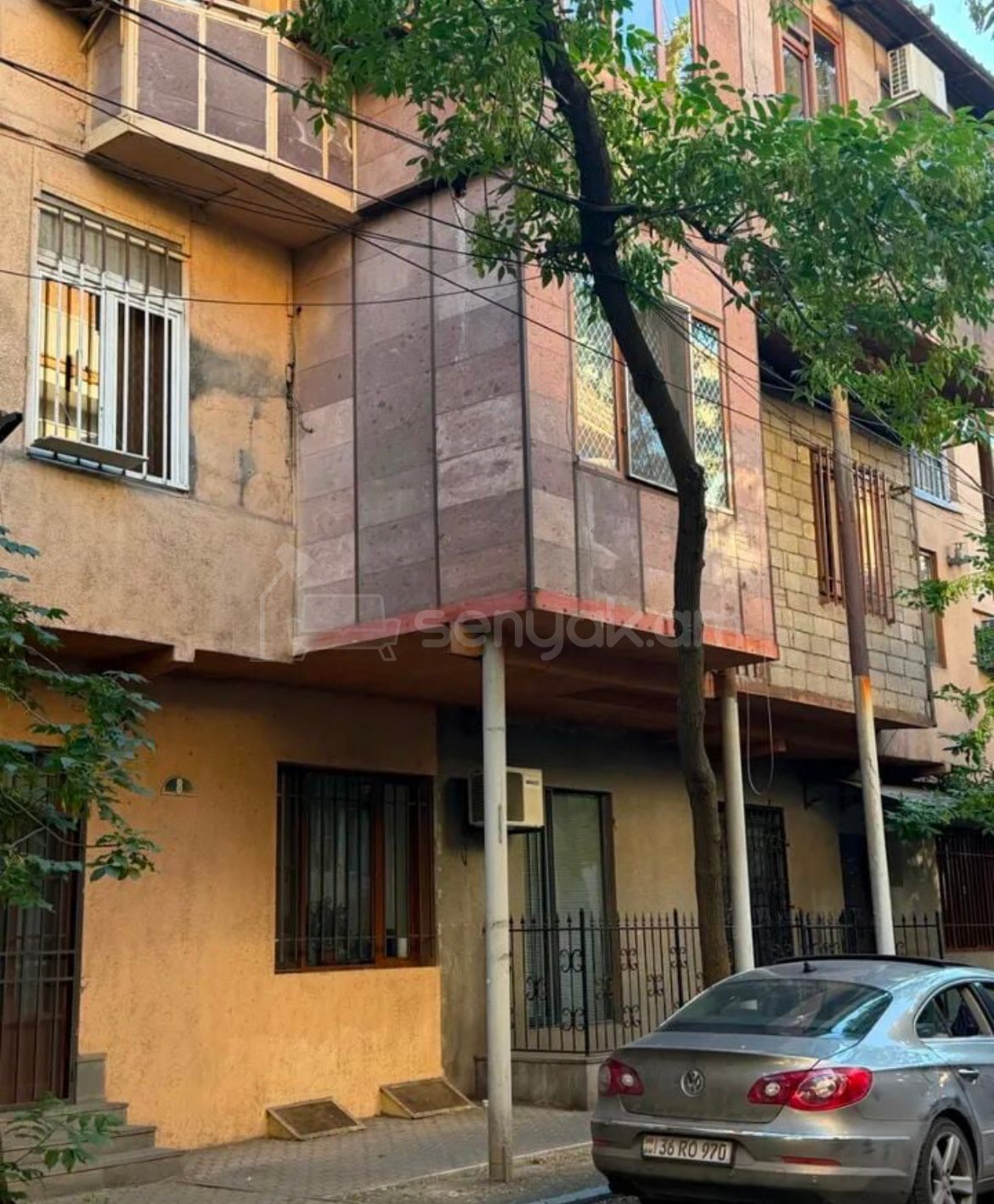 4 Սենյականոց Բնակարան Քարե Շենքում, 94քմ, 2/4 հարկ, Պետական Վիճակում