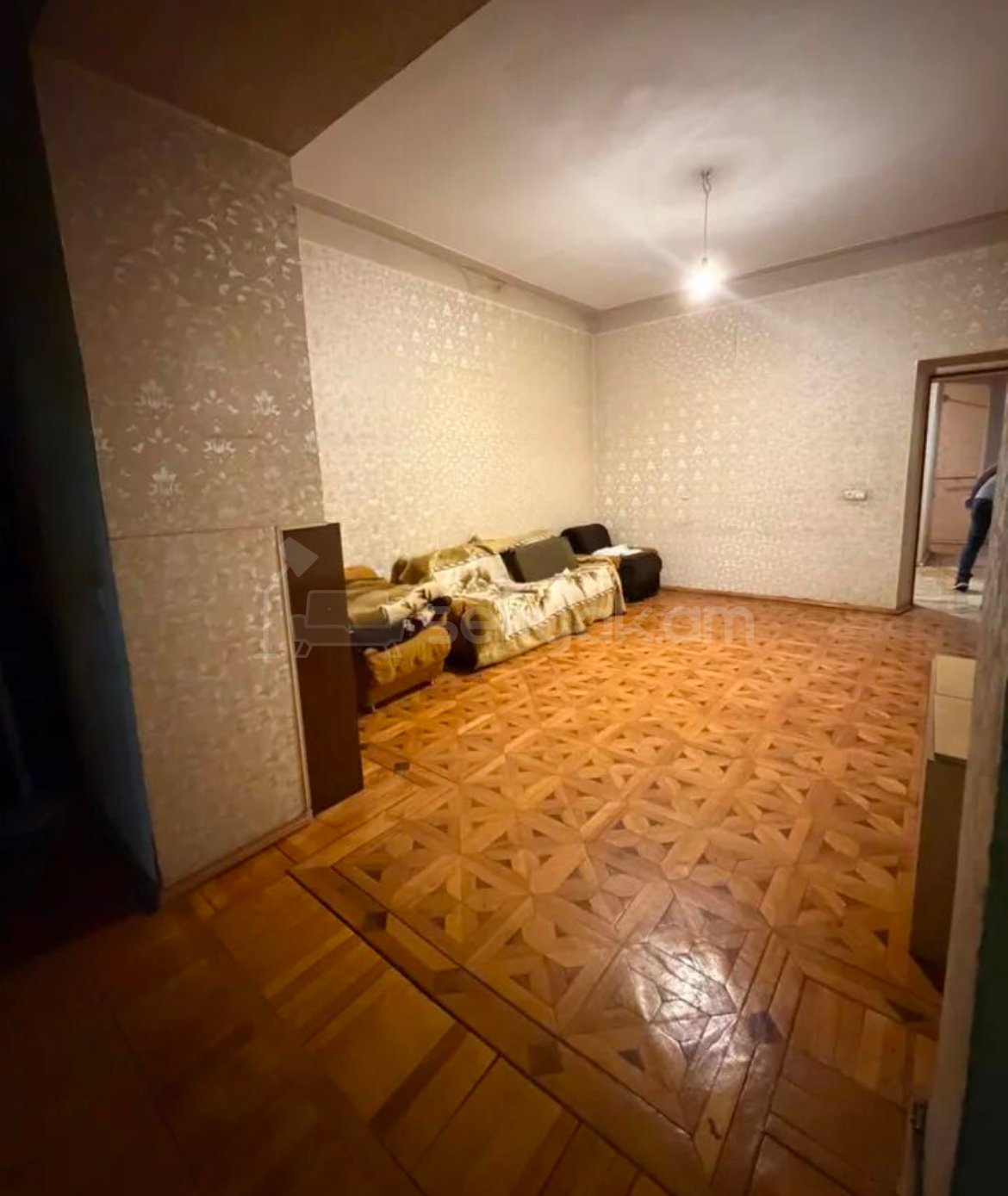 4 Սենյականոց Բնակարան Քարե Շենքում, 94քմ, 2/4 հարկ, Պետական Վիճակում