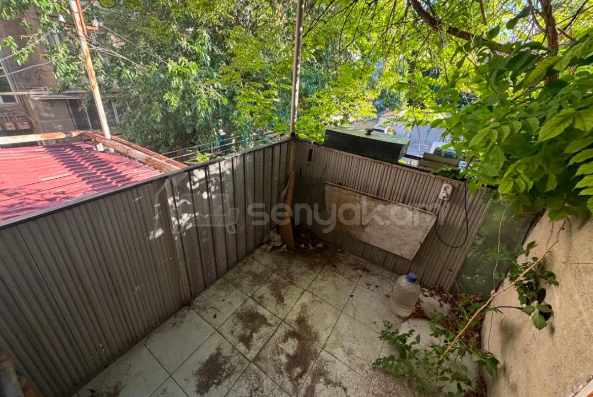 4 Սենյականոց Բնակարան Քարե Շենքում, 94քմ, 2/4 հարկ, Պետական Վիճակում