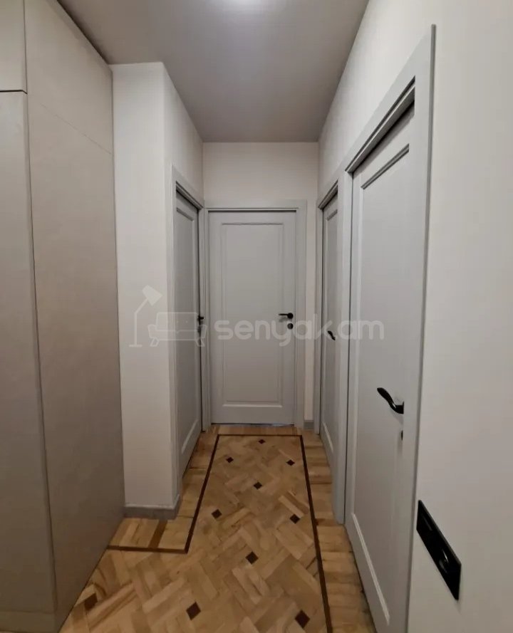3 Սենյականոց Բնակարան Քարե Շենքում, 75քմ, 5/5 հարկ, Կապիտալ Վերանորոգված