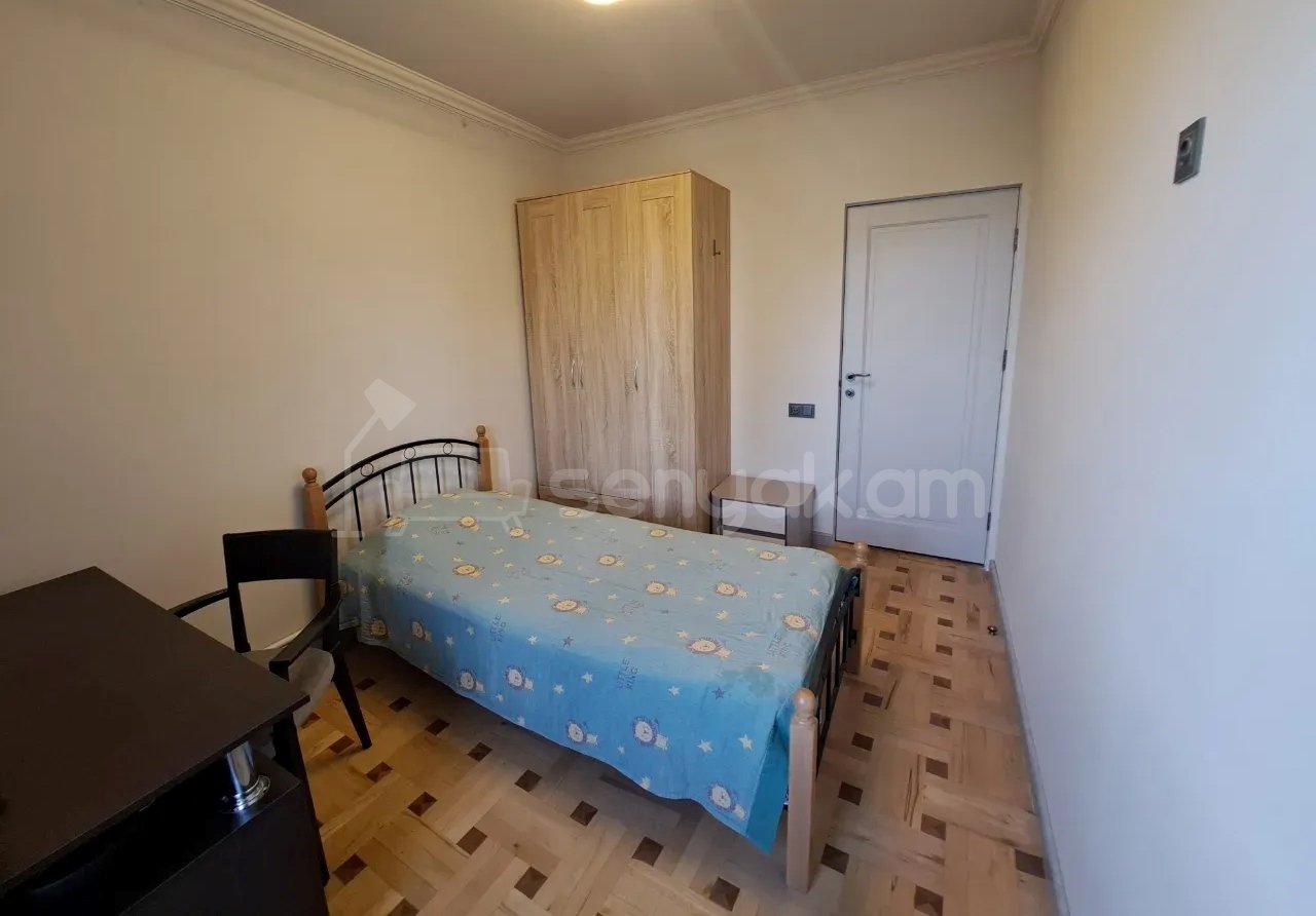 3 Սենյականոց Բնակարան Քարե Շենքում, 75քմ, 5/5 հարկ, Կապիտալ Վերանորոգված