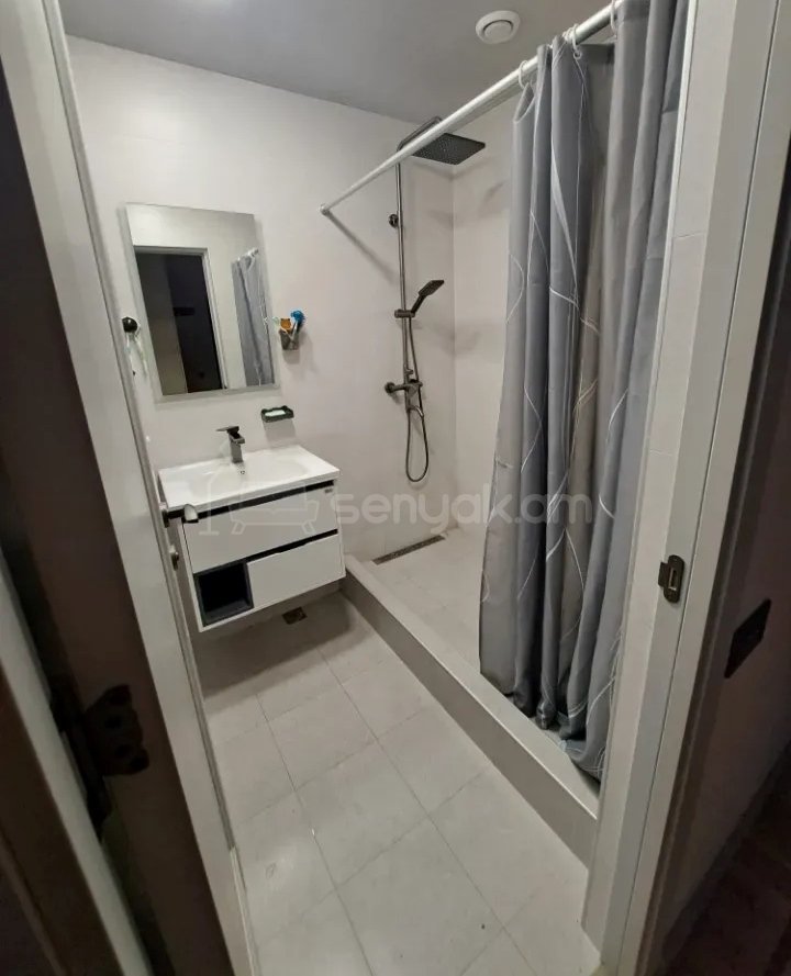 3 Սենյականոց Բնակարան Քարե Շենքում, 75քմ, 5/5 հարկ, Կապիտալ Վերանորոգված
