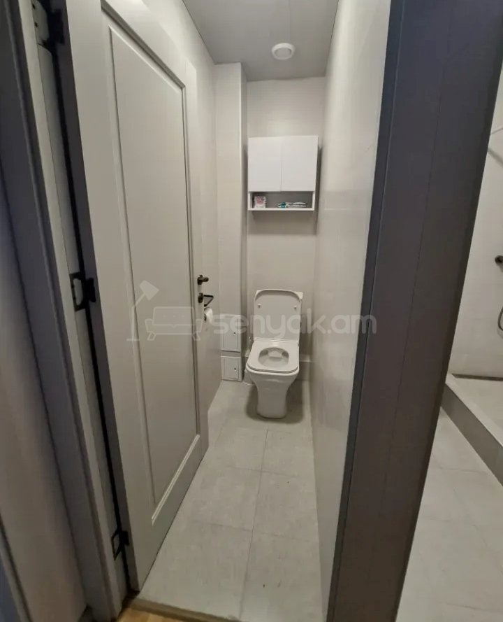 3 Սենյականոց Բնակարան Քարե Շենքում, 75քմ, 5/5 հարկ, Կապիտալ Վերանորոգված