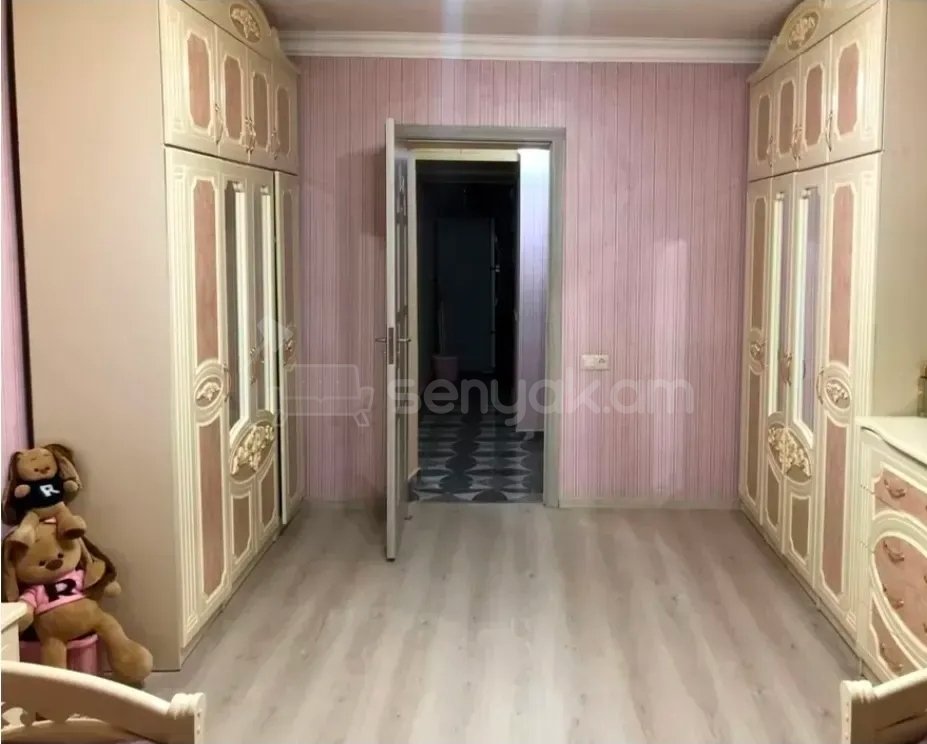 3 Սենյականոց Բնակարան Քարե Շենքում, 71քմ, 1/4 հարկ, Կապիտալ Վերանորոգված