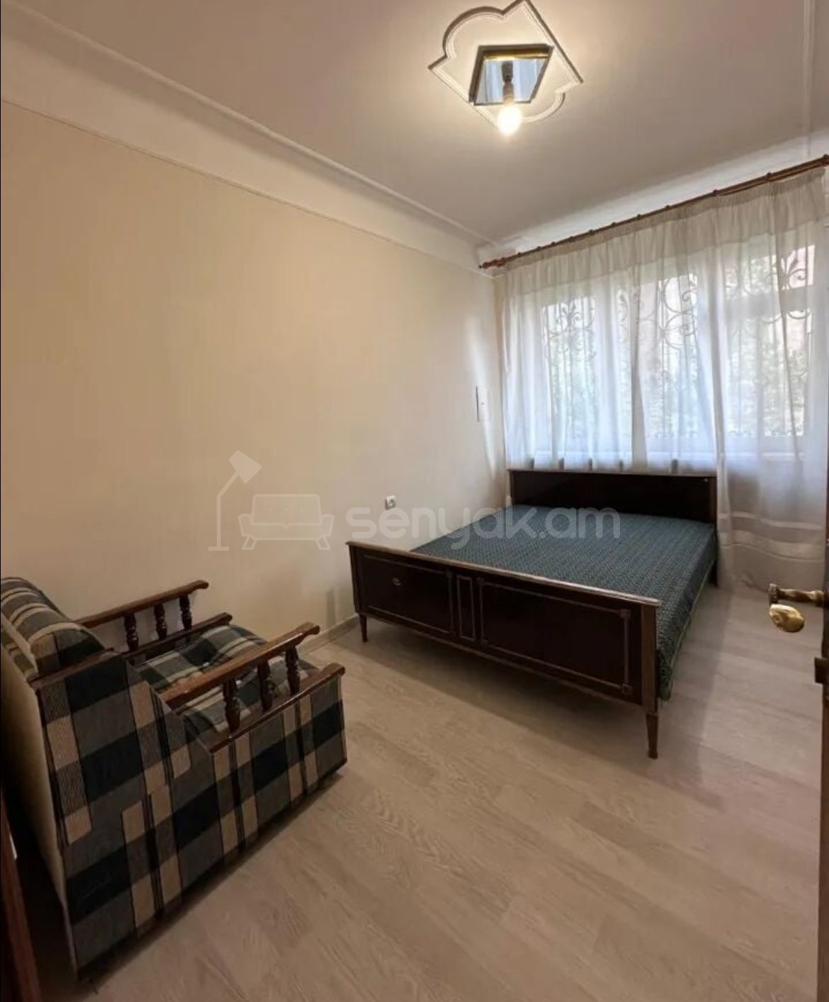 4 Սենյականոց Բնակարան Քարե Շենքում, 100քմ, 3/7 հարկ, Կապիտալ Վերանորոգված, Կահավորված
