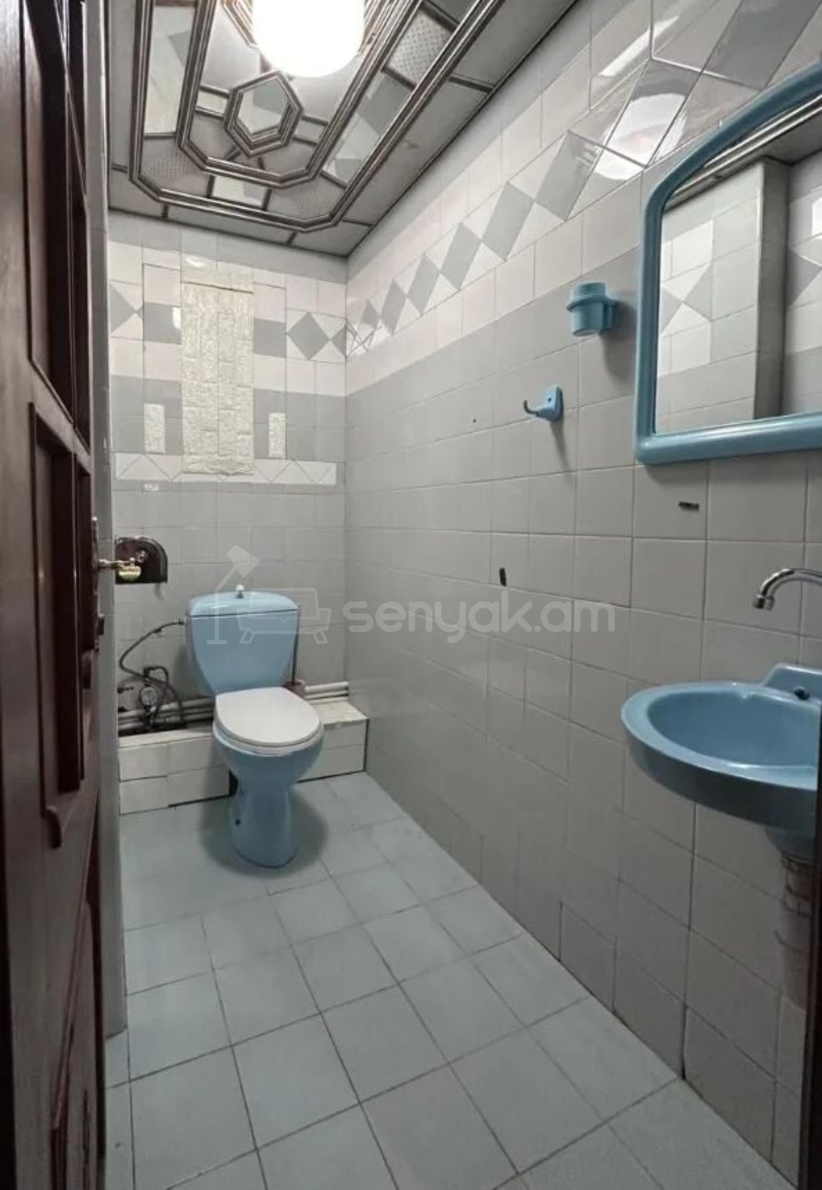 4 Սենյականոց Բնակարան Քարե Շենքում, 100քմ, 3/7 հարկ, Կապիտալ Վերանորոգված, Կահավորված