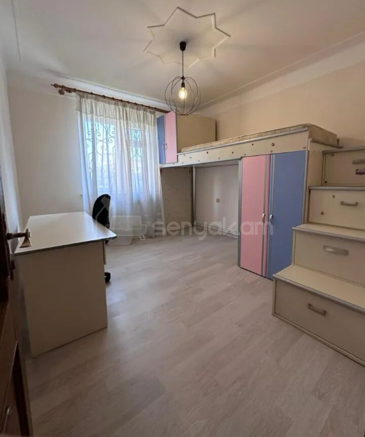 4 Սենյականոց Բնակարան Քարե Շենքում, 100քմ, 3/7 հարկ, Կապիտալ Վերանորոգված, Կահավորված