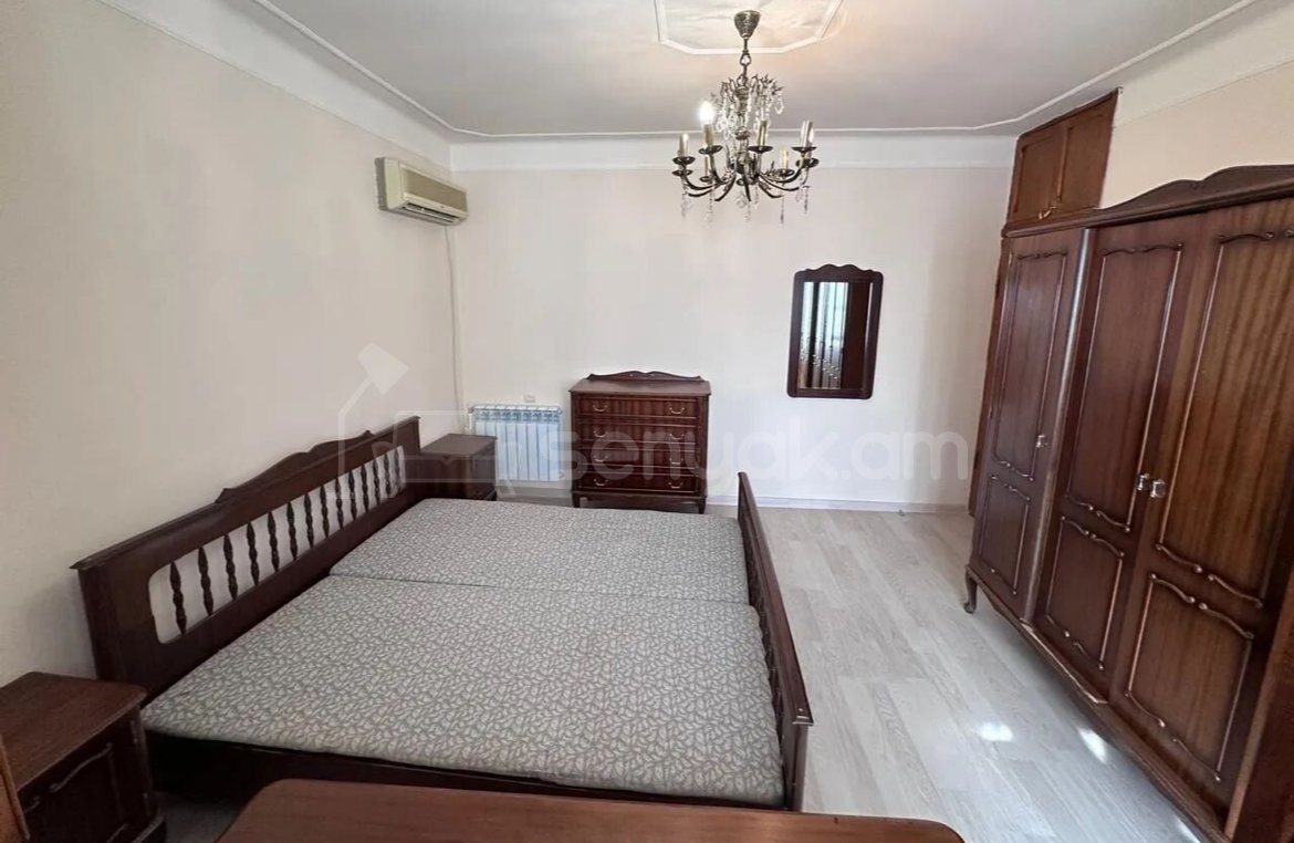4 Սենյականոց Բնակարան Քարե Շենքում, 100քմ, 3/7 հարկ, Կապիտալ Վերանորոգված, Կահավորված