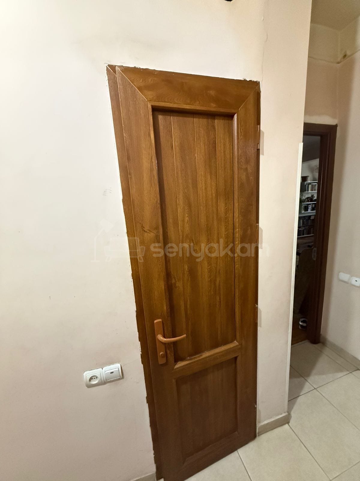 5 Սենյականոց Բնակարան Քարե Շենքում, 135քմ, 5/5 հարկ, Կոսմետիկ Վերանորոգված