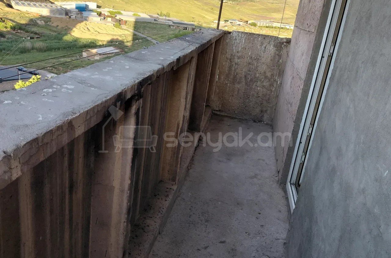 1 Սենյականոց Բնակարան, 42քմ, 7/9 հարկ, Պետական Վիճակում