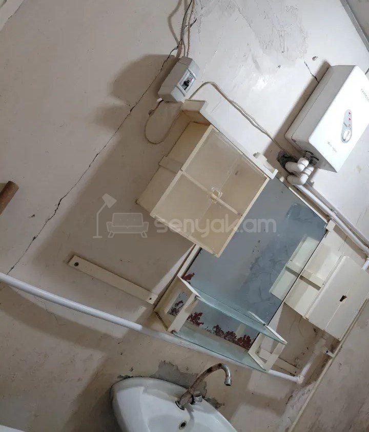 1 Սենյականոց Բնակարան, 42քմ, 7/9 հարկ, Պետական Վիճակում