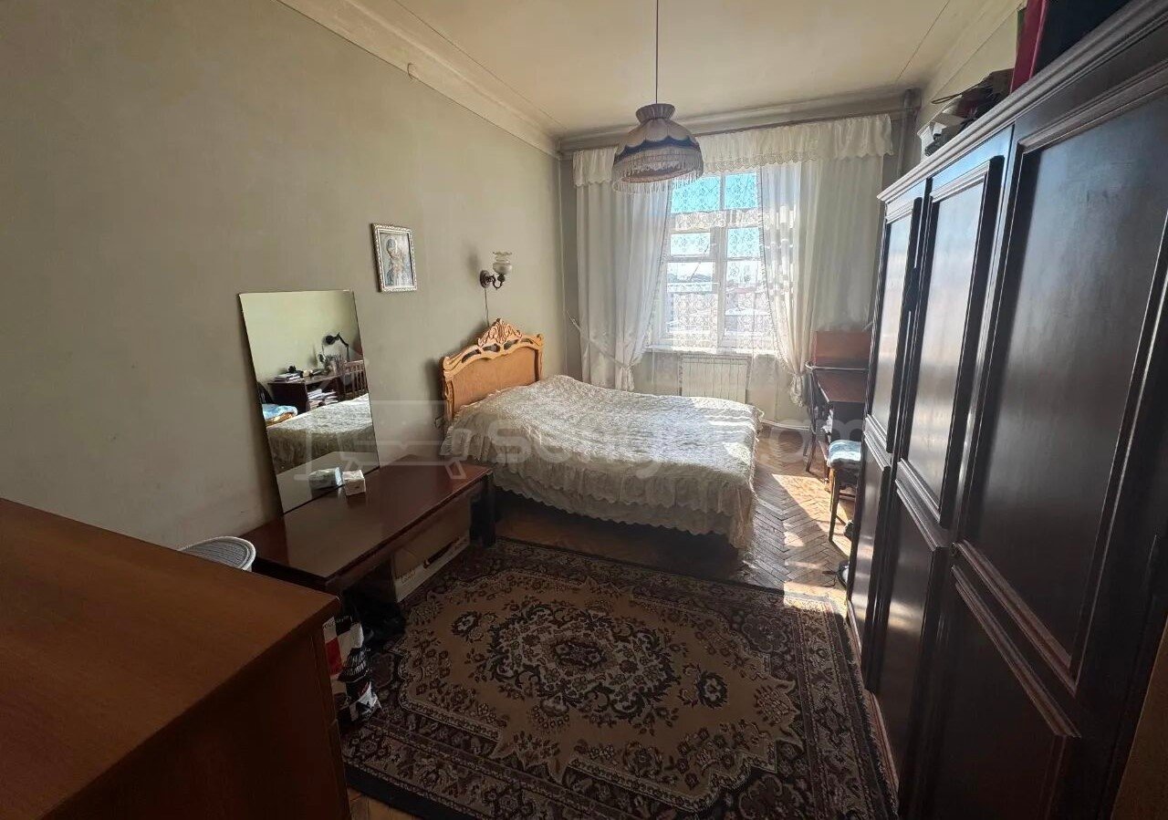 3 Սենյականոց Բնակարան Քարե Շենքում, 88քմ, 5/5 հարկ, Նորմալ Վիճակում