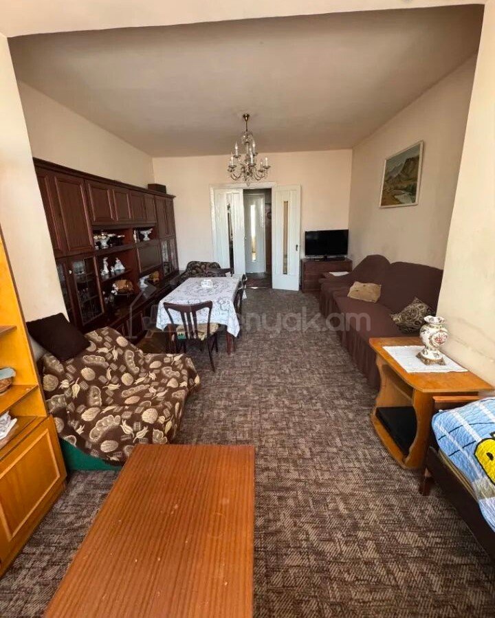 3 Սենյականոց Բնակարան Քարե Շենքում, 88քմ, 5/5 հարկ, Նորմալ Վիճակում