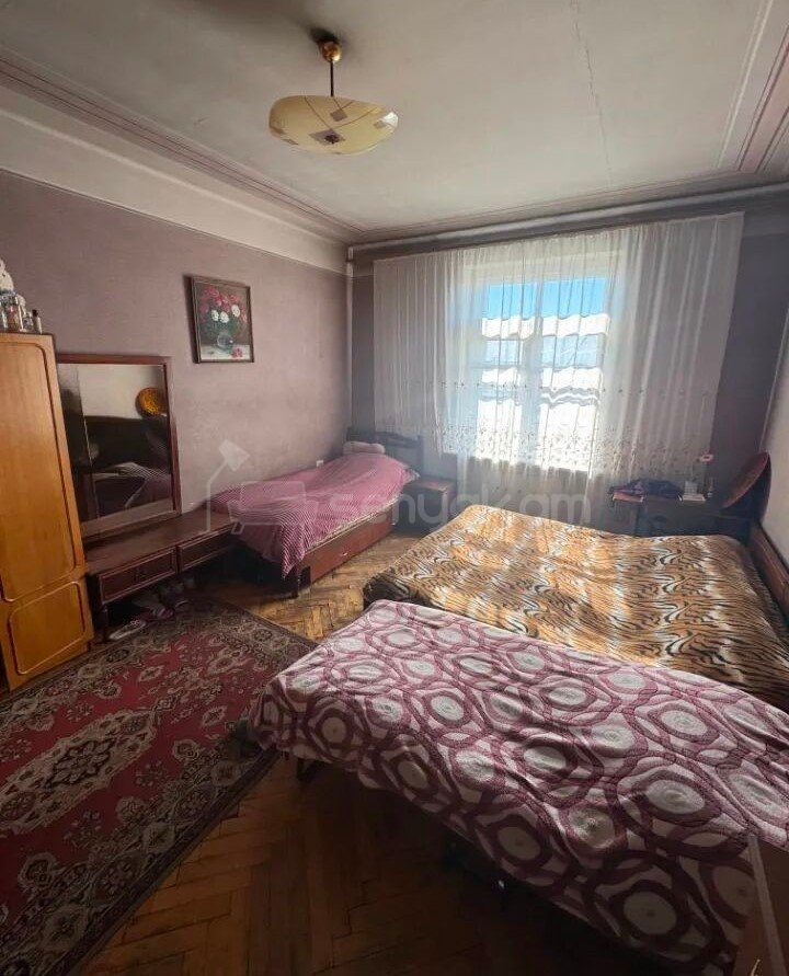 3 Սենյականոց Բնակարան Քարե Շենքում, 88քմ, 5/5 հարկ, Նորմալ Վիճակում