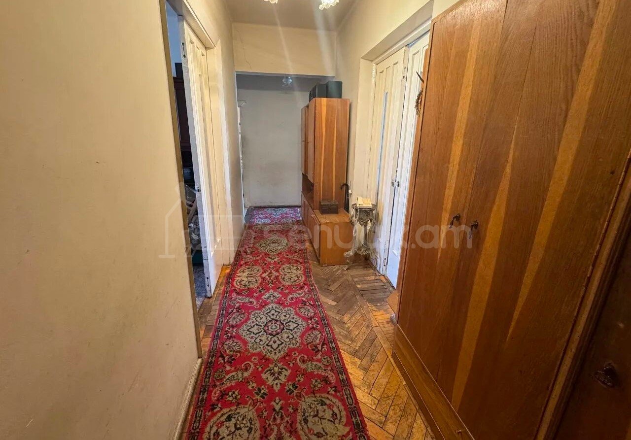 3 Սենյականոց Բնակարան Քարե Շենքում, 88քմ, 5/5 հարկ, Նորմալ Վիճակում