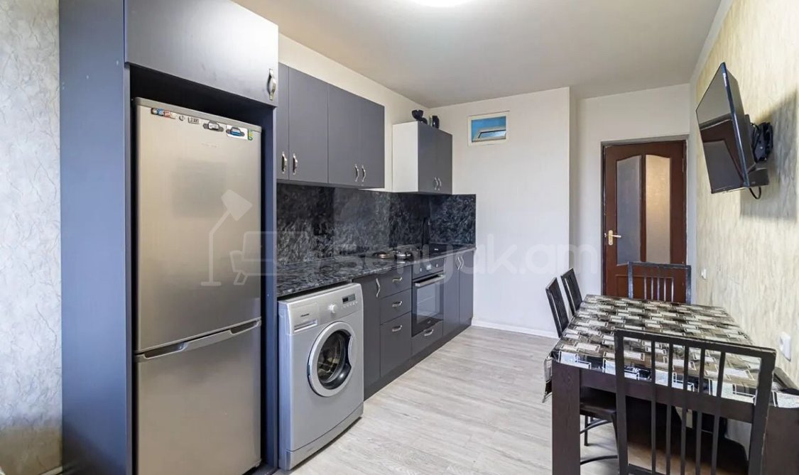 4 Սենյականոց Բնակարան, 108քմ, 2/5 հարկ, Նորմալ Վիճակում