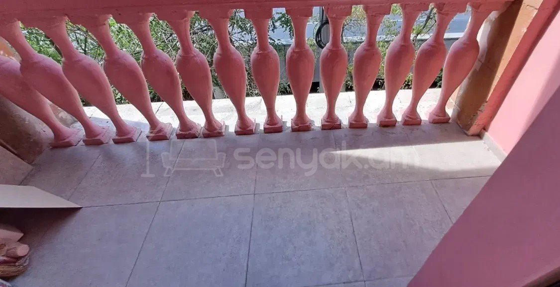 3 Սենյականոց Բնակարան Քարե Շենքում, 90քմ, 2/5 հարկ, Կապիտալ Վերանորոգված