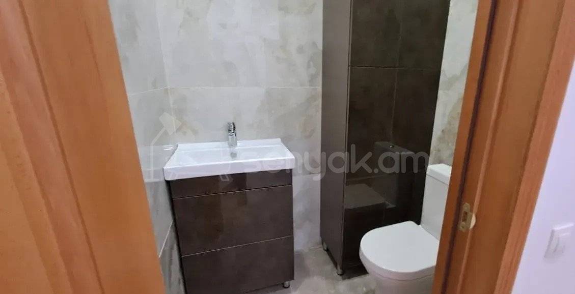 3 Սենյականոց Բնակարան Քարե Շենքում, 90քմ, 2/5 հարկ, Կապիտալ Վերանորոգված
