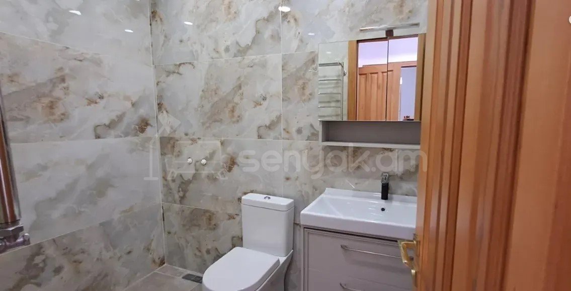 3 Սենյականոց Բնակարան Քարե Շենքում, 90քմ, 2/5 հարկ, Կապիտալ Վերանորոգված