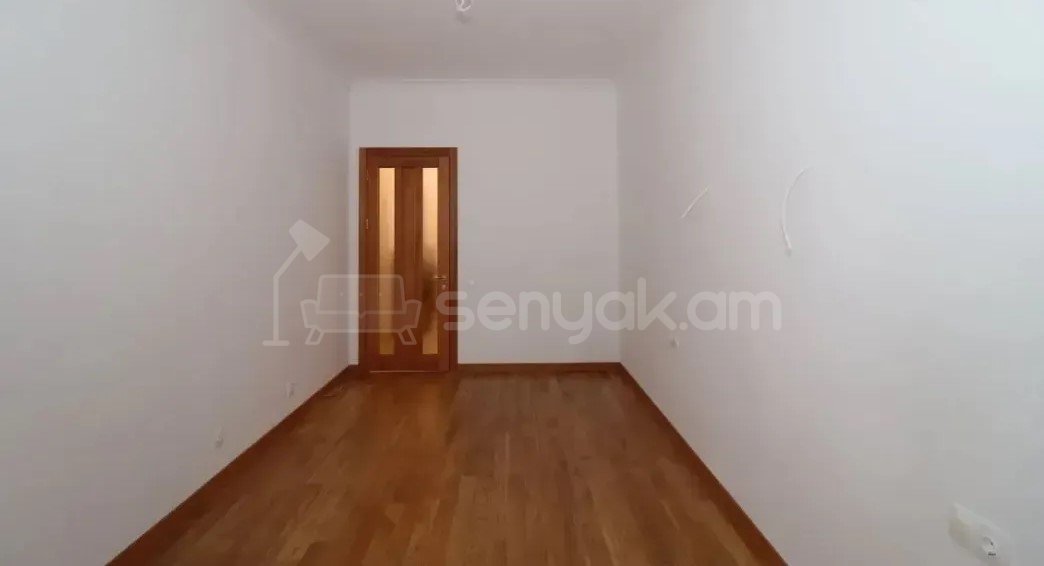 3 Սենյականոց Բնակարան Քարե Շենքում, 90քմ, 2/5 հարկ, Կապիտալ Վերանորոգված
