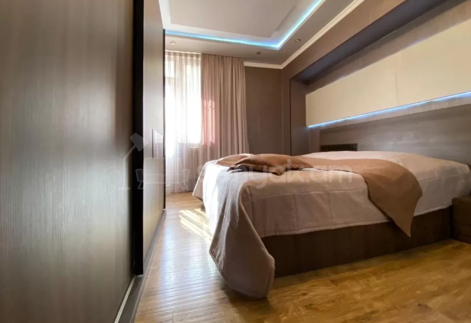4 Սենյականոց Բնակարան, 95քմ, 3/9 հարկ, Կապիտալ Վերանորոգված