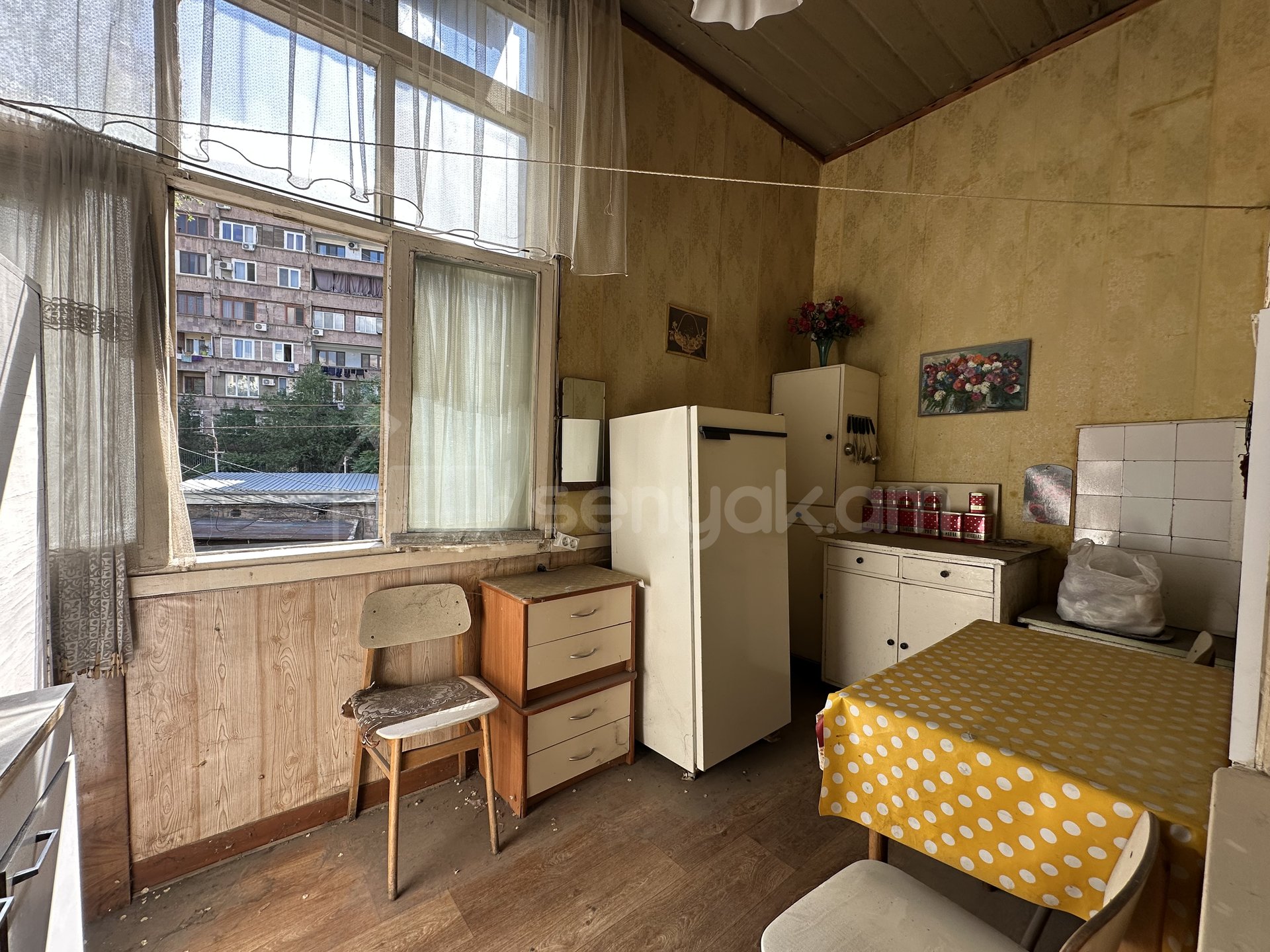 2 Սենյականոց Բնակարան Քարե Շենքում, 45քմ, 2/3 հարկ, Կոսմետիկ Վերանորոգված