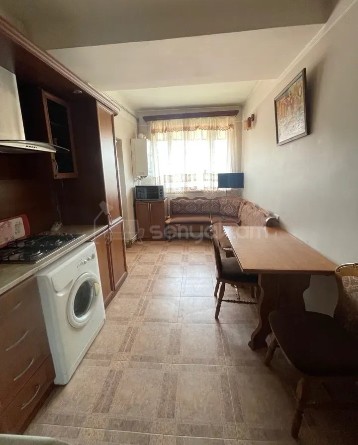 3 Սենյականոց Բնակարան Քարե Շենքում, 95քմ, 4/9 հարկ, Կապիտալ Վերանորոգված, Կահավորված