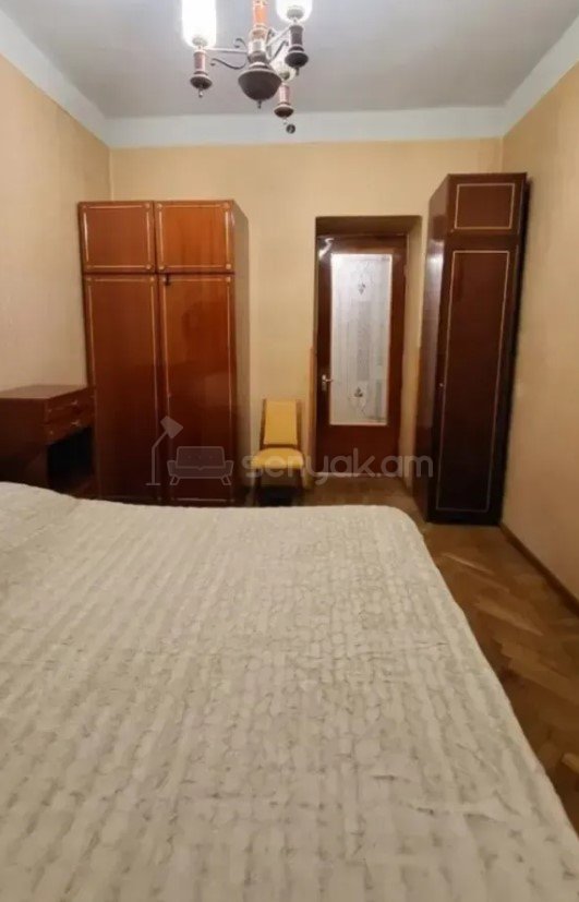 3 Սենյականոց Բնակարան Քարե Շենքում, 97քմ, 3/4 հարկ, Պետական Վիճակում