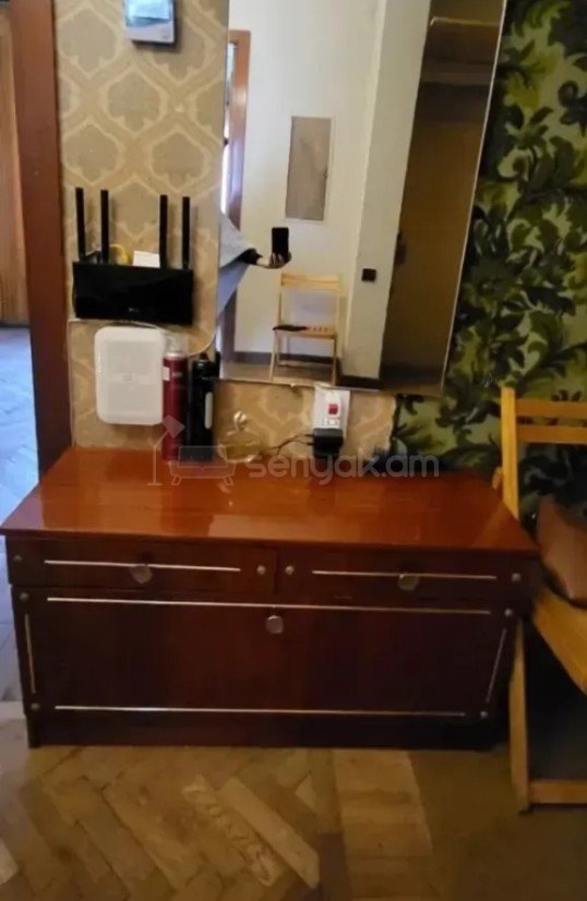 3 Սենյականոց Բնակարան Քարե Շենքում, 97քմ, 3/4 հարկ, Պետական Վիճակում