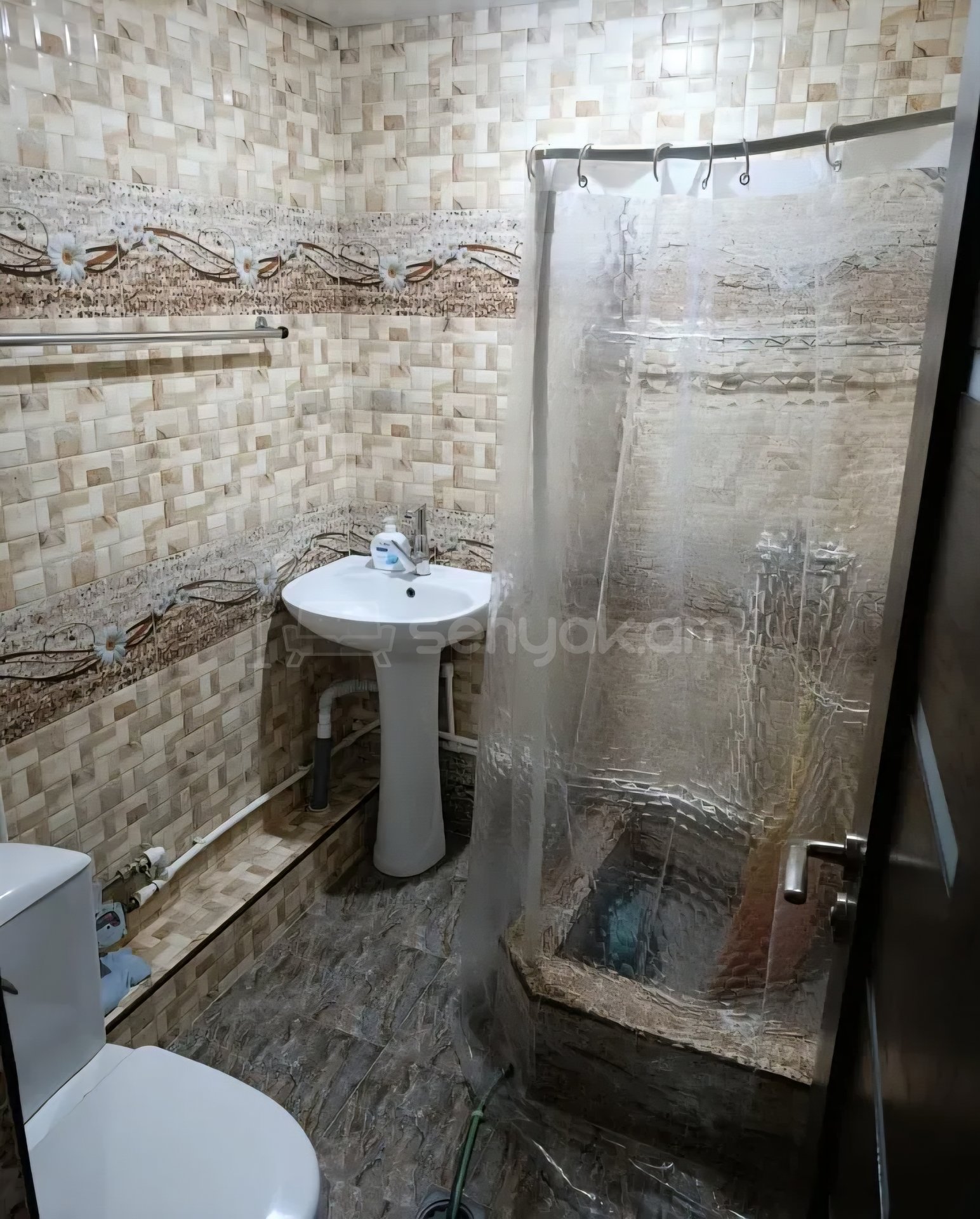 1 Սենյականոց Բնակարան Քարե Շենքում, 40քմ, 4/5 հարկ, Կապիտալ Վերանորոգված, Կահավորված