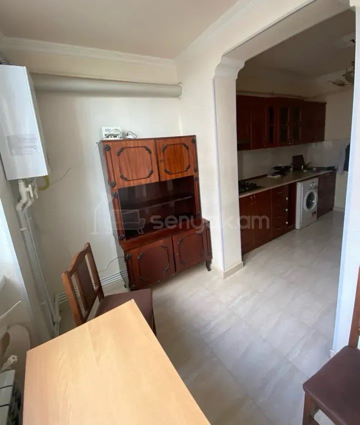 2 Սենյականոց Բնակարան Քարե Շենքում, 60քմ, 3/5 հարկ, Կապիտալ Վերանորոգված
